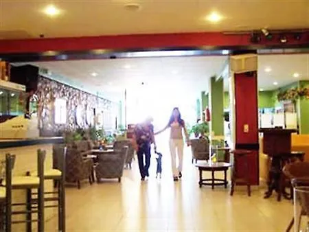 יורט דה מאר Oyo Hotel Goya