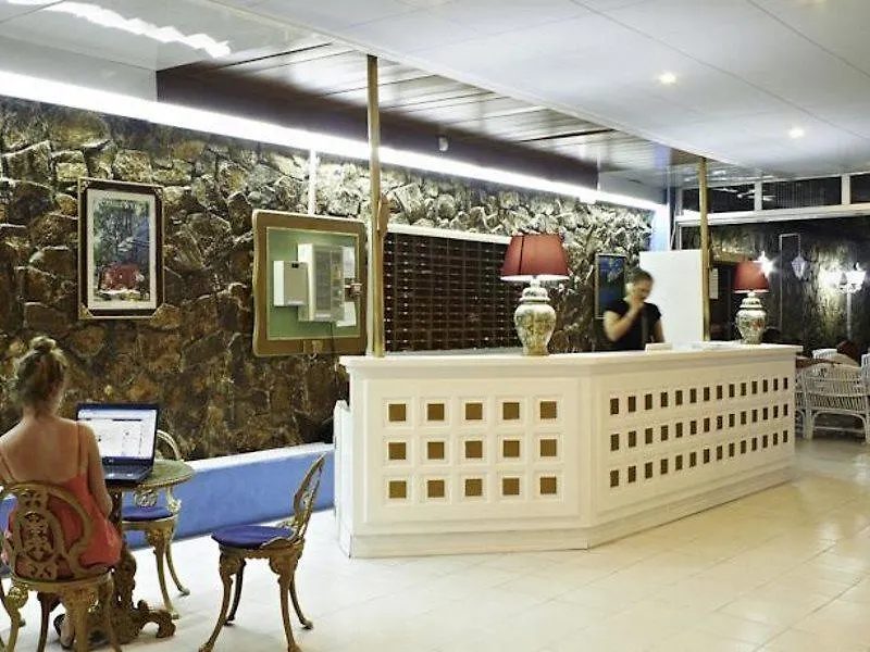 יורט דה מאר Oyo Hotel Goya
